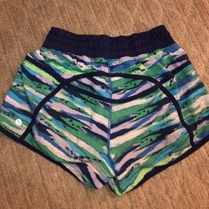 Size 4 navy abstract lululemon shorts